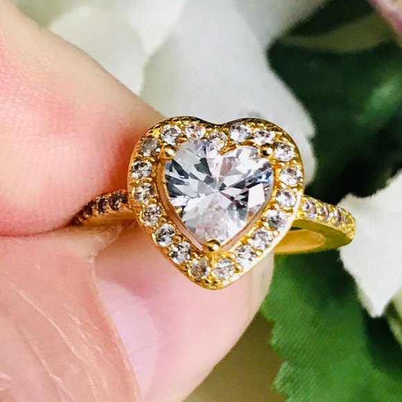 Size 6 - Gorgeous 2CT Heart Cut Diamonique Halo Gold Plated Ring - Picture 3 of 10